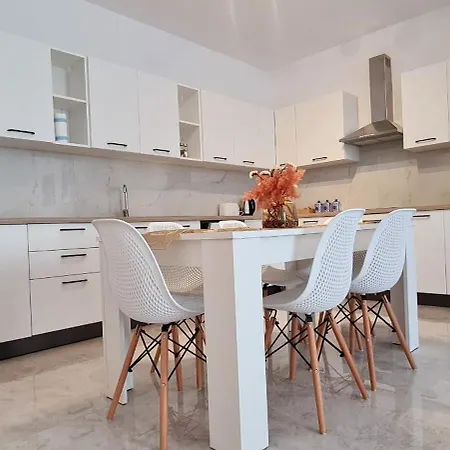 Seaside Serenity 6 - Few Mins Walk To The By Quicktrips