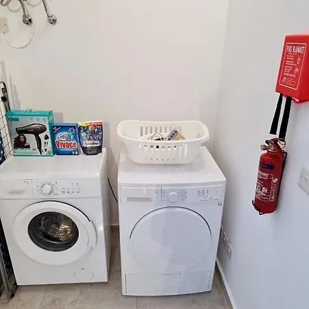 公寓 Seaside Serenity 6 - Few Mins Walk To The By Quicktrips 梅利哈