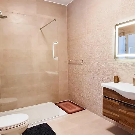 Апартаменты Seaside Serenity 6 - Few Mins Walk To The By Quicktrips
