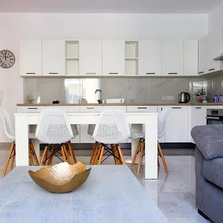 דירה Seaside Serenity 6 - Few Mins Walk To The By Quicktrips מליאהה