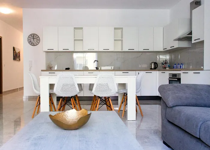 Appartamento Seaside Serenity 6 - Few Mins Walk To The By Quicktrips Mellieħa