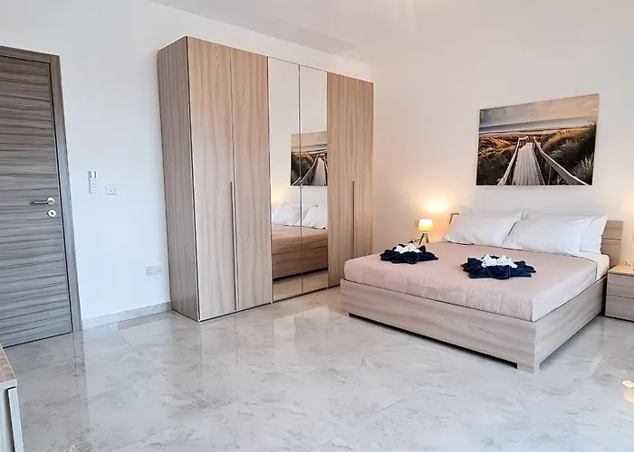 Seaside Serenity 6 - Few Mins Walk To The By Quicktrips Appartamento Mellieħa